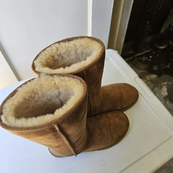 UGG Classic Tan Suede Boots - Picture 4 of 7